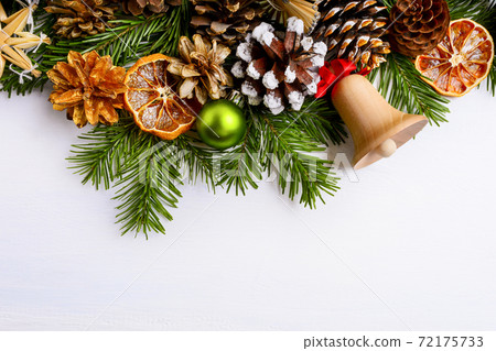 Christmas greeting card with jingle bell, dried oranges and green ornament Christmas greeting card with jingle bell, dried oranges and green ornament 72175733