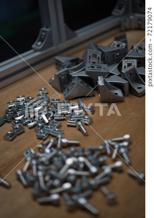 Aluminum frame bracket 72179074
