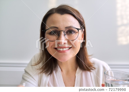 Female psychologist, psychiatrist looking at webcam, closeup face 72179998
