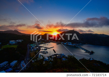 Scenery of the rising sun at the port of Ogasawara Scenery of the rising sun at the port of Ogasawara 72183714