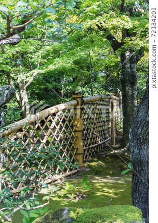 A Japanese garden with a Koetsuji temple 72184201