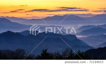 Dawn (mountains of morning mist) Dawn (mountains of morning mist) 72184653