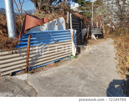 Jeongneunggol, redevelopment, alley, abandoned house 72184769