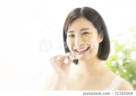 Woman with a smile and a mouthpiece 72185009