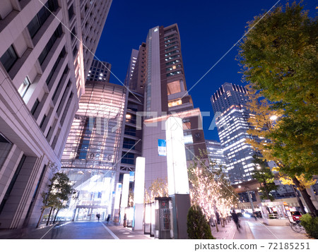 Marunouchi at dusk, Tokyo 72185251
