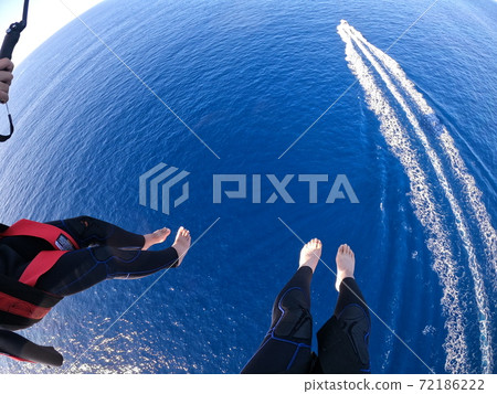 Parasailing 72186222