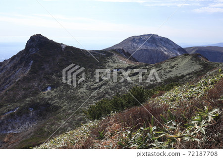 從山步道到Sanbonyaridake的Asahidake和Chausudake的景色 72187708