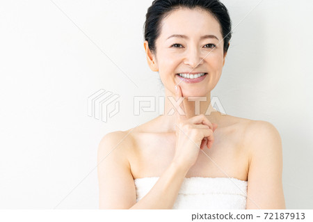 Beauty image of middle women Beauty image of middle women 72187913