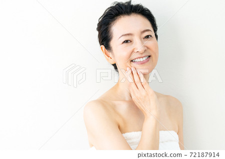Beauty image of middle women Beauty image of middle women 72187914