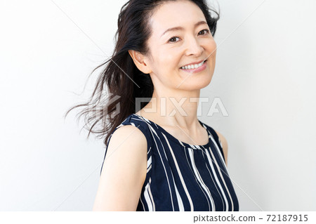 Portrait of a middle-aged woman 72187915