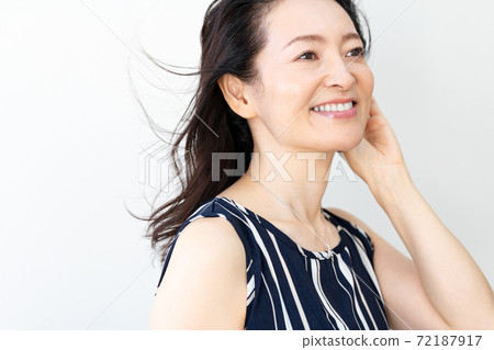 一個中年婦女的肖像 72187917