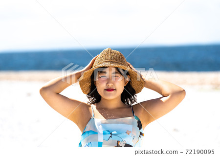 Summer resort on the beach 72190095