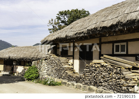 A folk village 72190135