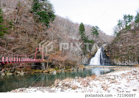 Hottai Falls in early winter, Akita Prefecture 72190897