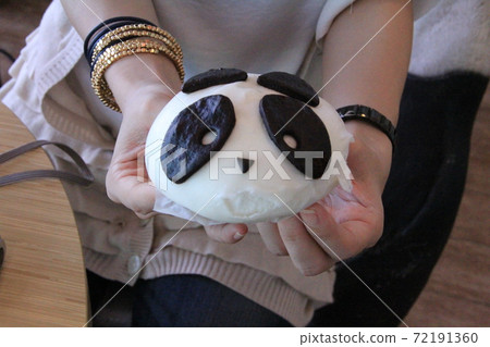 Panda meat bun 72191360