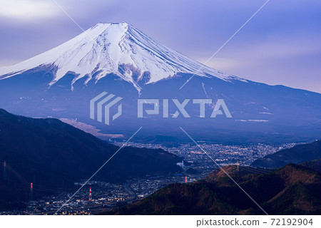 富士山和黎明的東京市 富士山和黎明的東京市 72192904