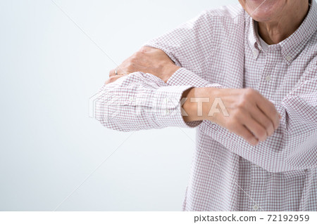 肘關節疼痛老人 72192959