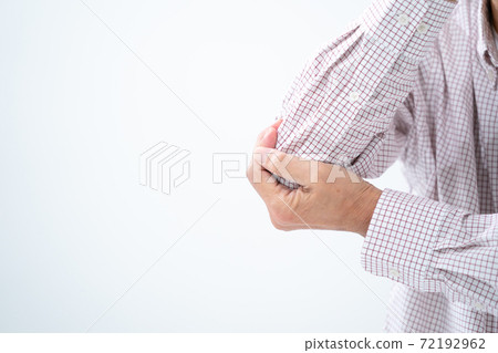 肘關節疼痛老人 72192962
