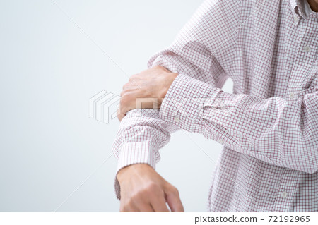 肘關節疼痛老人 72192965