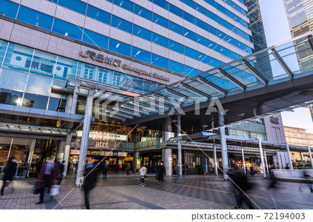 品川站等日本的東京都市風景的景色= 12月4日 72194003