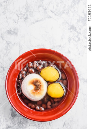 Chestnut zenzai with mochi 72195621