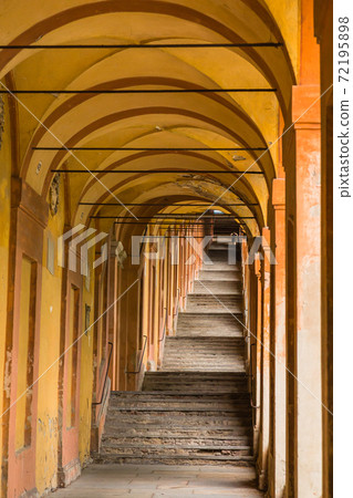 Portico in Bologna, Italy 72195898