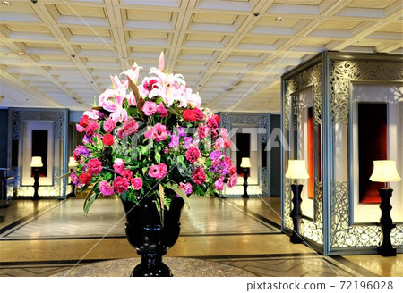 Ikebana in the gorgeous hotel lobby Ikebana in the gorgeous hotel lobby 72196028