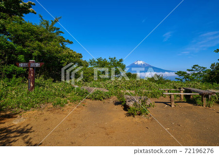 從神奈川縣南足柄原市足柄Pass口一側的近畿山步道看到的富士山(井之花堡遺址) 從神奈川縣南足柄原市足柄Pass口一側的近畿山步道看到的富士山(井之花堡遺址) 72196276