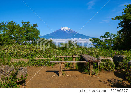 從神奈川縣南足柄原市足柄Pass口一側的近畿山步道看到的富士山(井之花堡遺址) 從神奈川縣南足柄原市足柄Pass口一側的近畿山步道看到的富士山(井之花堡遺址) 72196277
