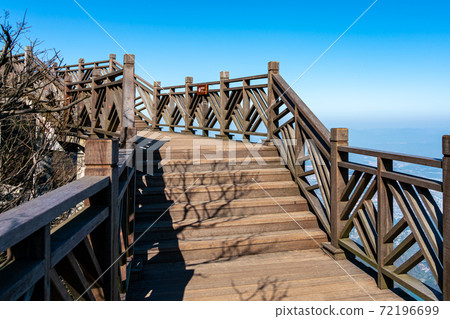 Wooden cliff hanging walkway on top of Tian Men mountain Wooden cliff hanging walkway on top of Tian Men mountain 72196699