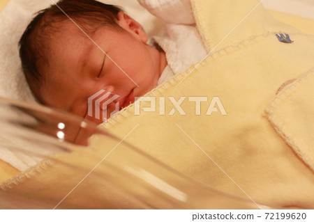 新生嬰兒 新生嬰兒 72199620