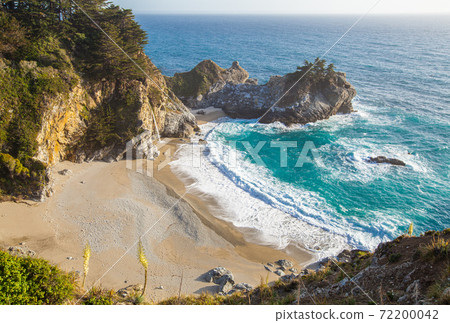 Mcway falls - Pacific coast highway in Big Sur, California, USA in the afternoon. 72200042