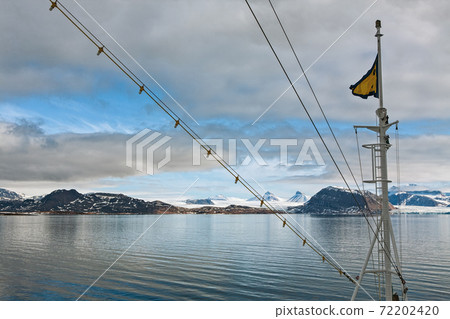 Mountains and glacier in Svalbard islands, Norway Mountains and glacier in Svalbard islands, Norway 72202420