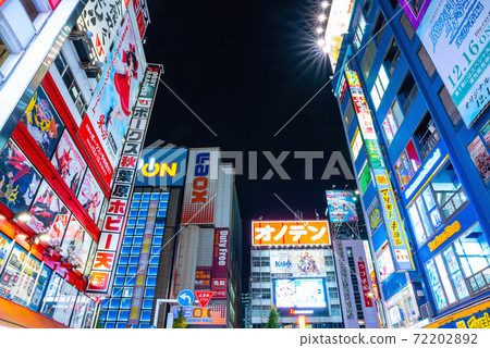 秋葉原站電器街出口夜景（東京都千代田區） 72202892
