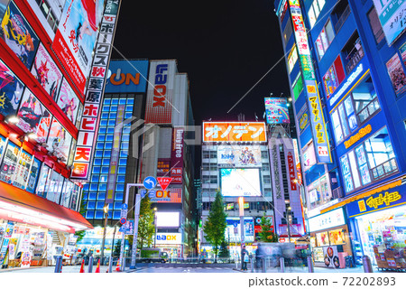秋葉原站電器街出口夜景（東京都千代田區） 72202893