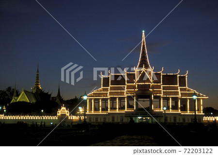 CAMBODIA PHNOM PENH ROYAL PALACE PARK 72203122