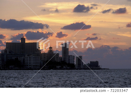 CUBA HAVANA MALECON 72203347