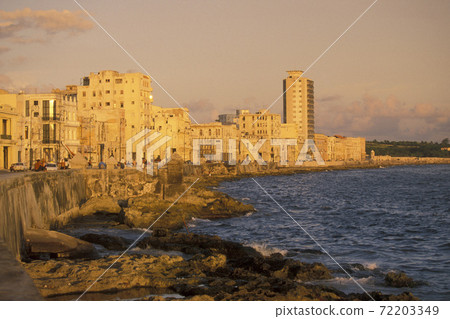 CUBA HAVANA MALECON 72203349