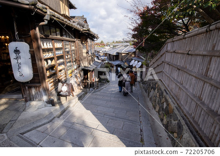 Around Kiyomizu-dera Temple in Kyoto, where there are few people due to the influence of the new coronavirus: December 2020 72205706