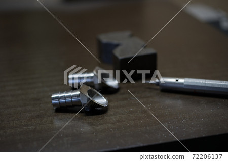 用router鉋機對切割管進行去毛刺 用router鉋機對切割管進行去毛刺 72206137