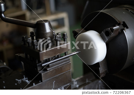 Resin inner diameter cutting work 72206367