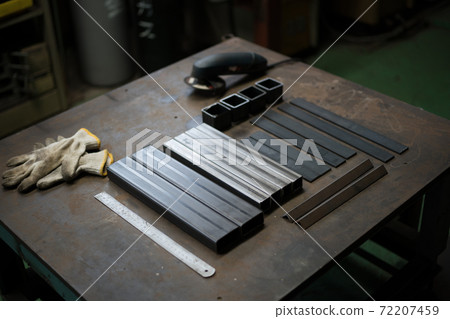 Cut material 72207459