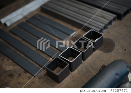 Cut material Cut material 72207471