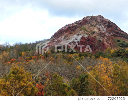 Aerial view of Showa Shinzan in Lake Toya Aerial view of Showa Shinzan in Lake Toya 72207923