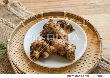 Soil ginger 72208659