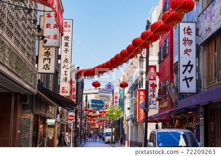 Yokohama Chinatown: Scenery of Chukagai Boulevard Yokohama Chinatown: Scenery of Chukagai Boulevard 72209263