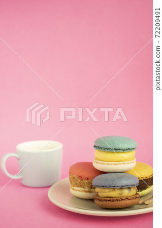 Macaron image on a pink background 72209491