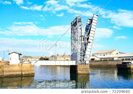 四日市市仍活躍的活動式鐵路橋樑（末廣橋）的風景 72209680