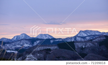 秋田縣尾山市的暮冬景色 秋田縣尾山市的暮冬景色 72209818