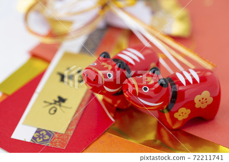 今年的新年材料Akabeko 今年的新年材料Akabeko 72211741